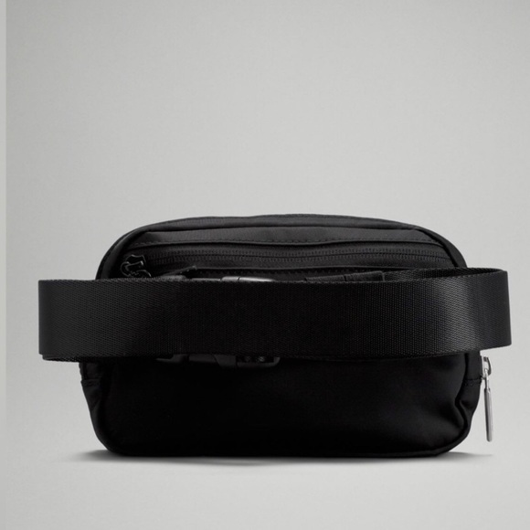 Lululemon Everywhere Belt Bag - Picture 2 of 4
